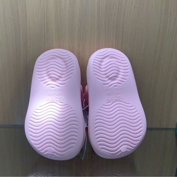 Hello Kitty Classic Clogs for Toddlers U.S.Size 9.5 - Picture 5 of 7